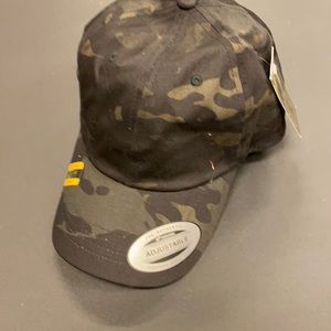 Yupoong multicam black cap curvebill